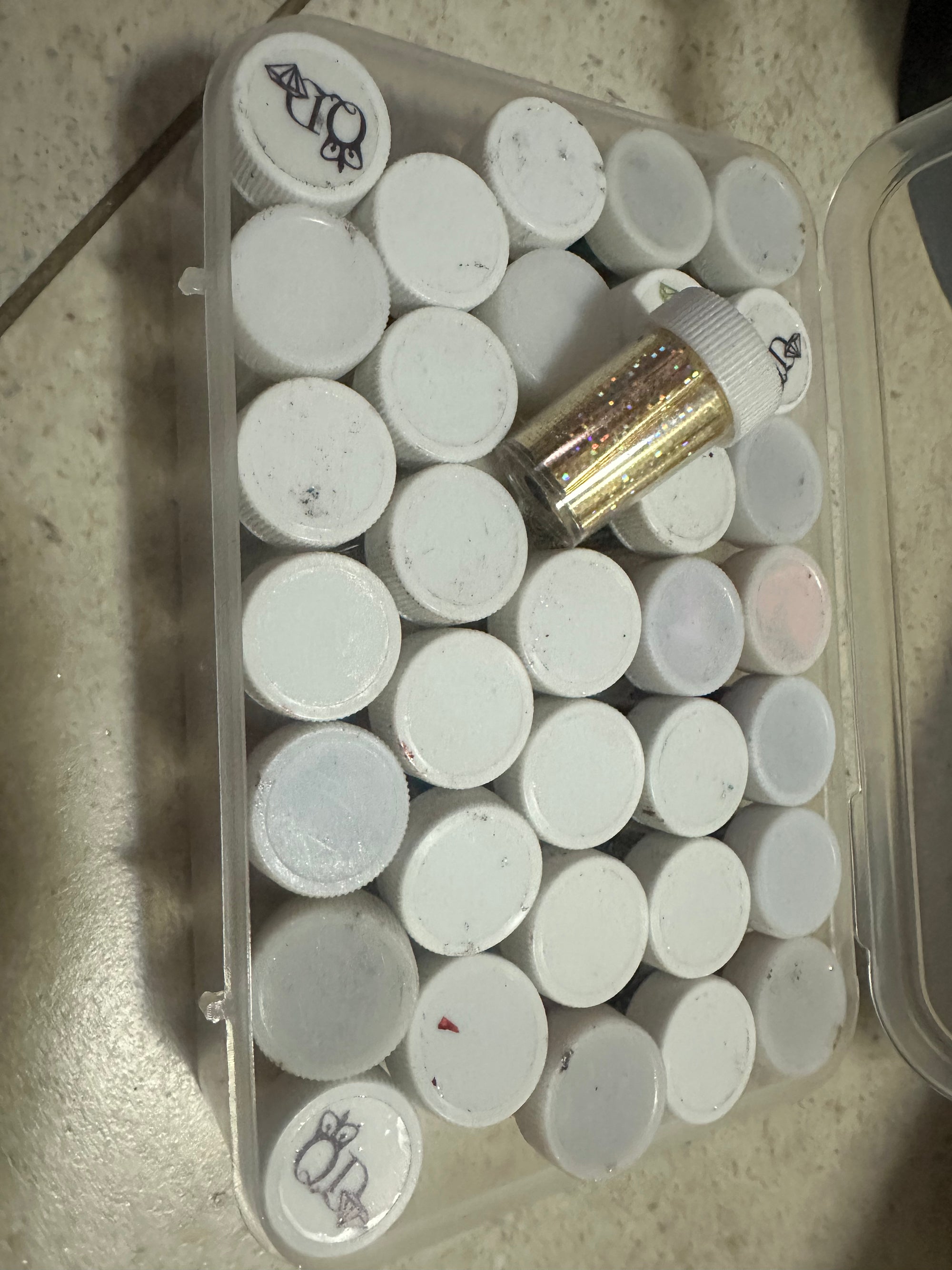 Holder full of new nail foils DEMO