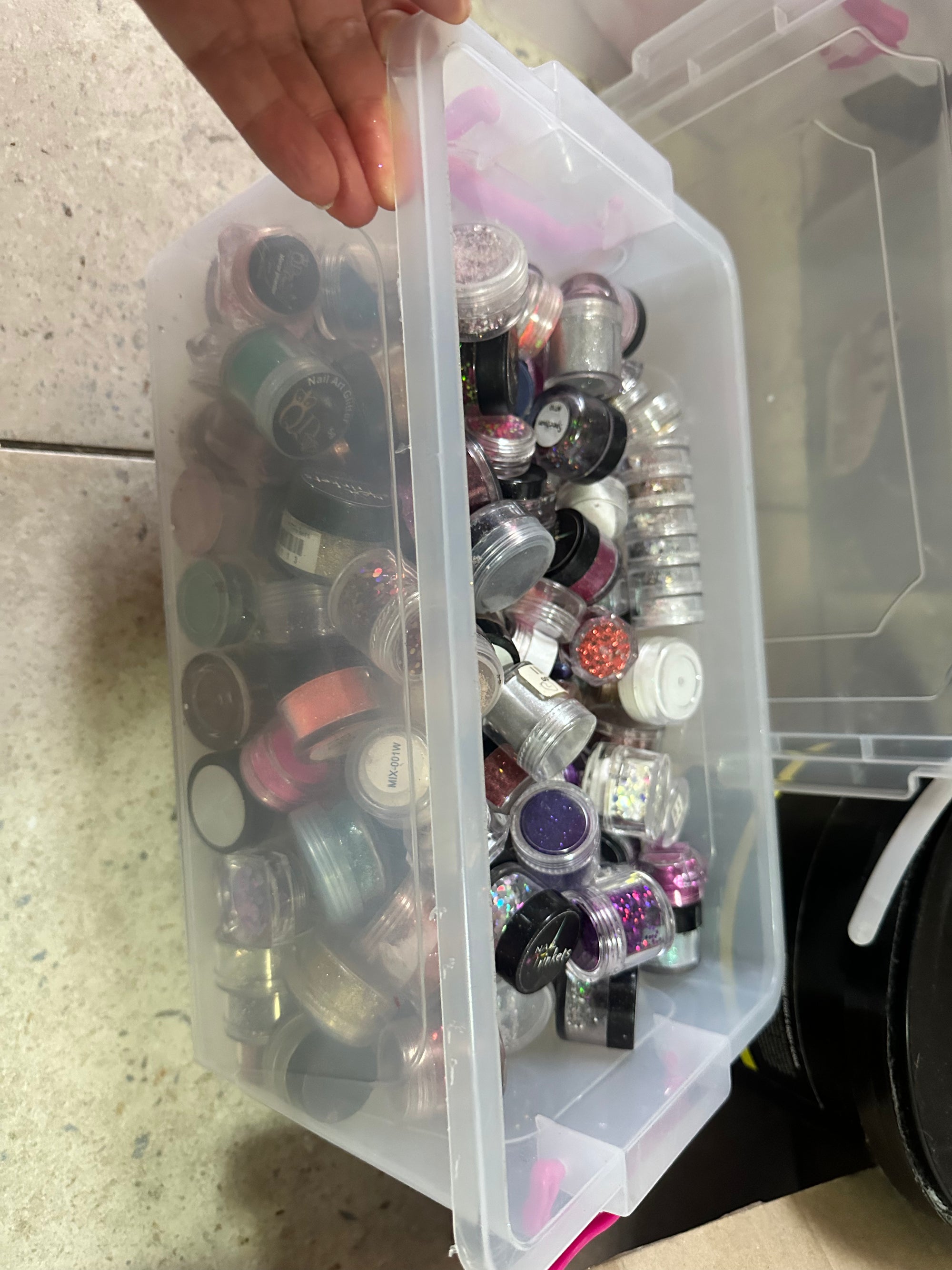 A large holder full of amazing glitters DEMO